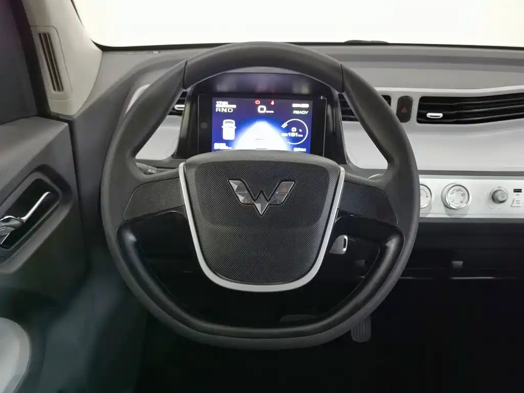 Wuling MINIEV — миниатюра 11