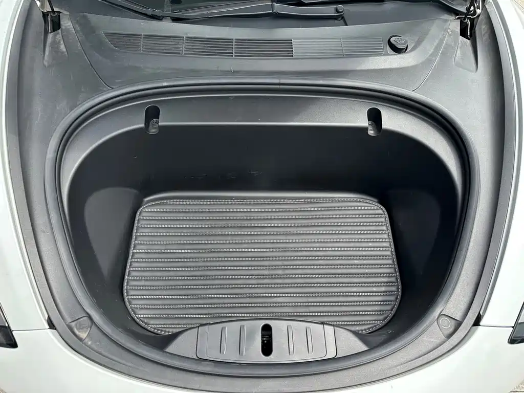 Tesla Model 3 — миниатюра 23