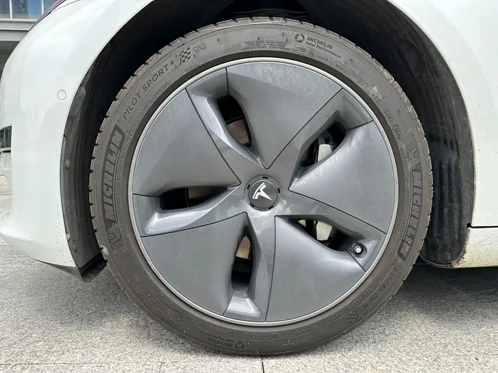 Tesla Model 3 — миниатюра 24