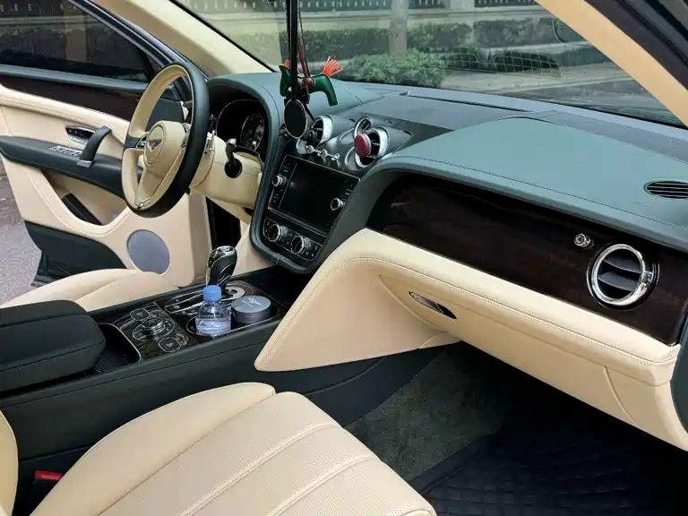 Bentley Bentayga — миниатюра 7