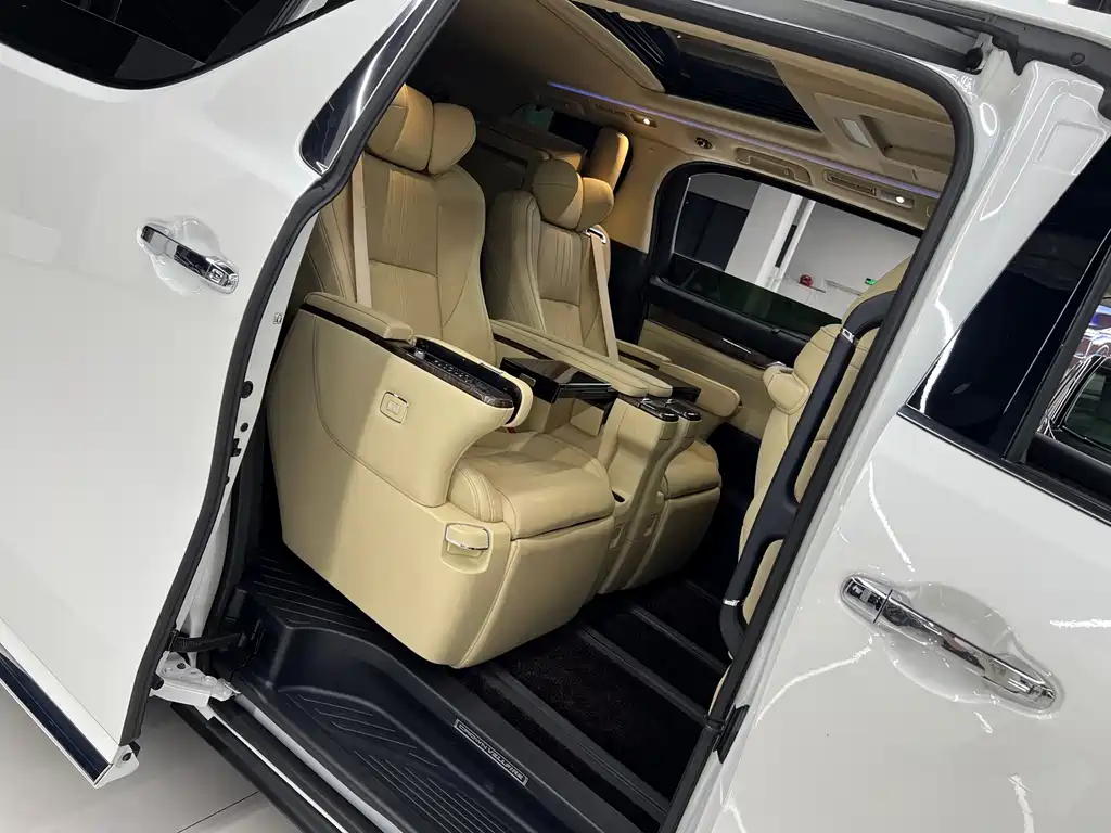 Toyota Vellfire — миниатюра 13