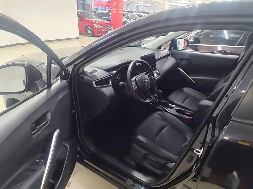 Toyota Corolla Cross — миниатюра 16