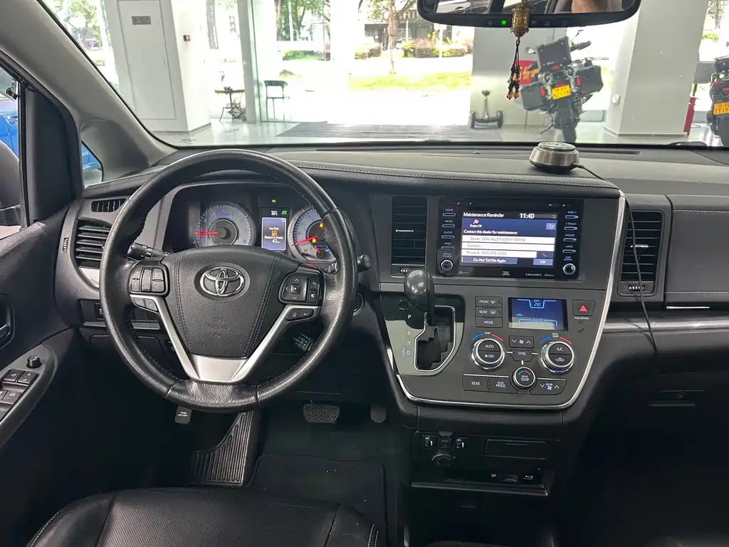 Toyota Sienna — миниатюра 5