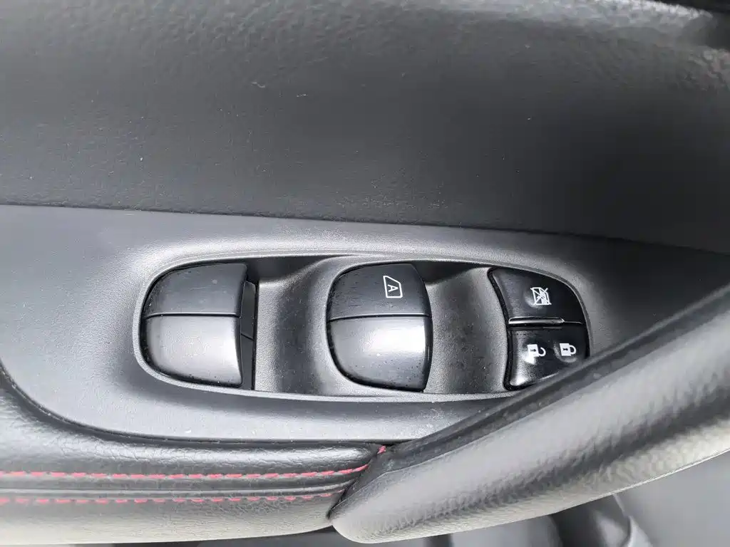Nissan Qashqai — миниатюра 9