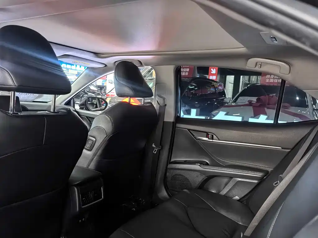 Toyota Camry — миниатюра 11