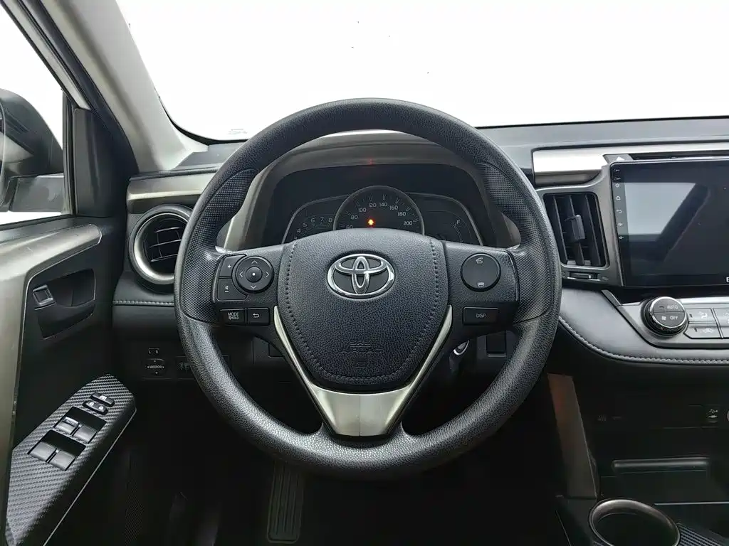 Toyota RAV4 — миниатюра 11
