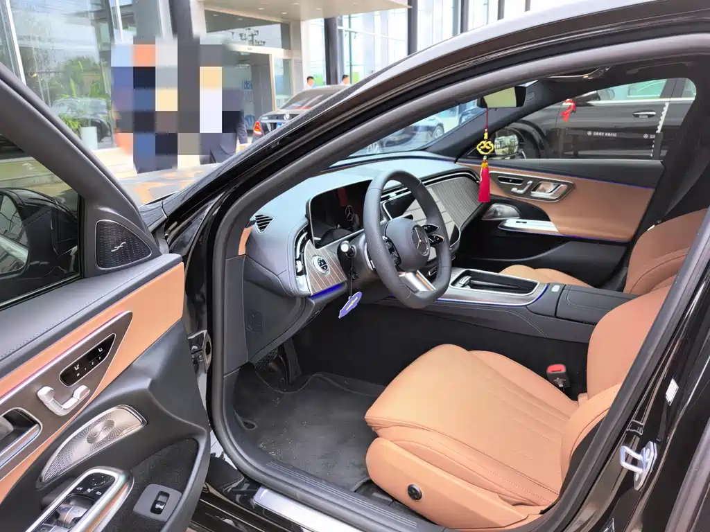 Mercedes-Benz E-Class — миниатюра 6