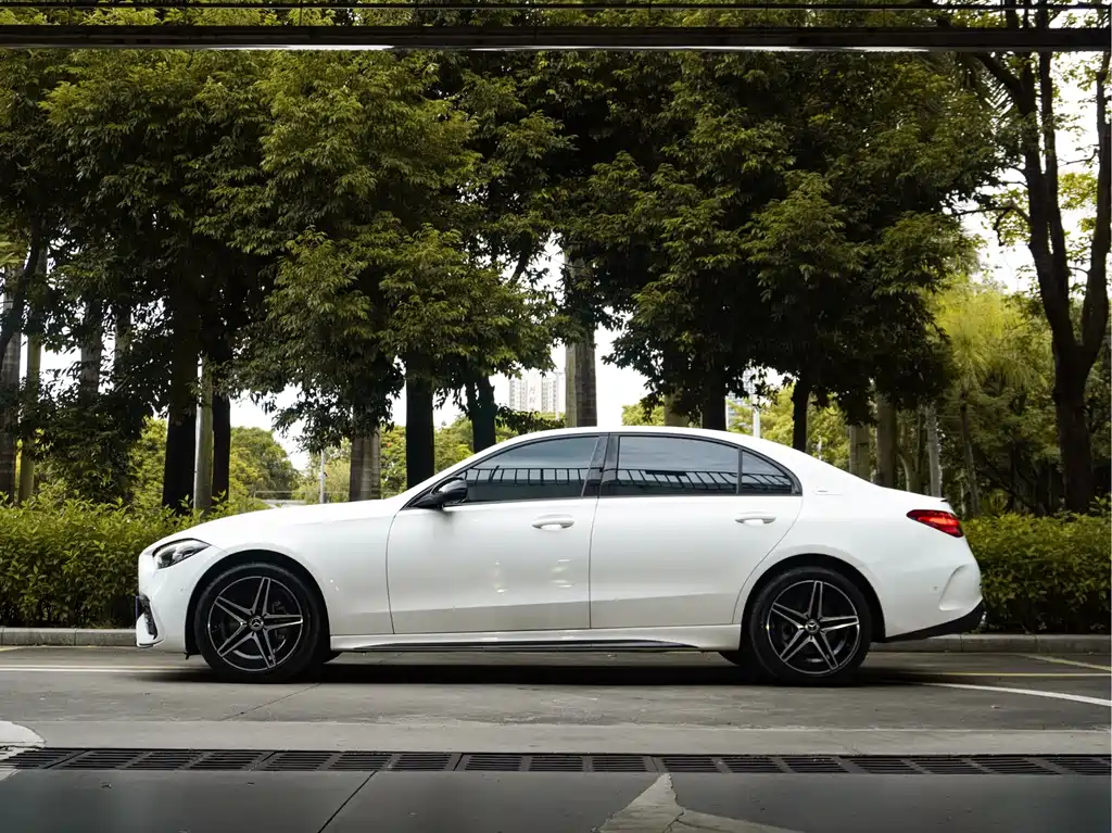 Mercedes-Benz C-Class — миниатюра 7