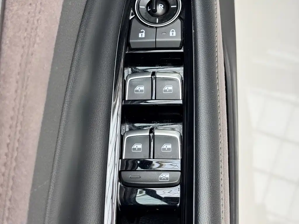 Ford Equator — миниатюра 16