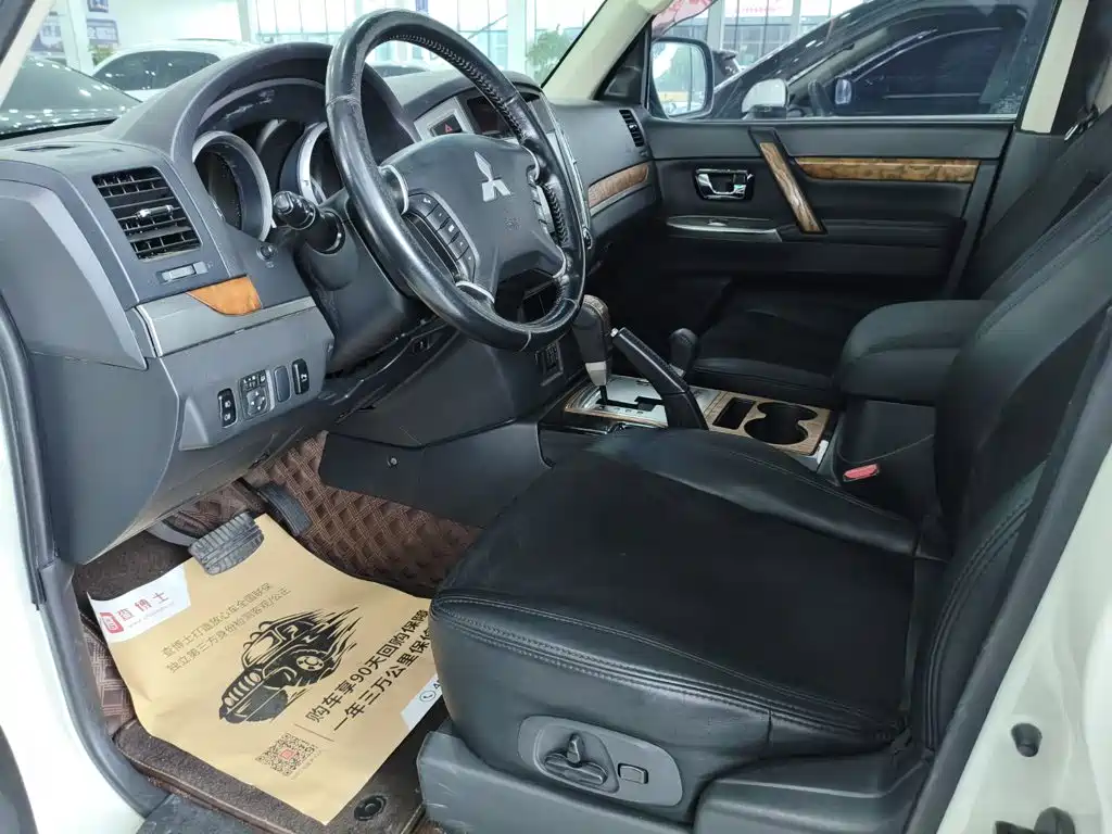 Mitsubishi Pajero (Import) 3.0L Auto Premium Edition, фото 8