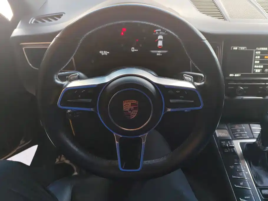 Porsche Macan — миниатюра 15