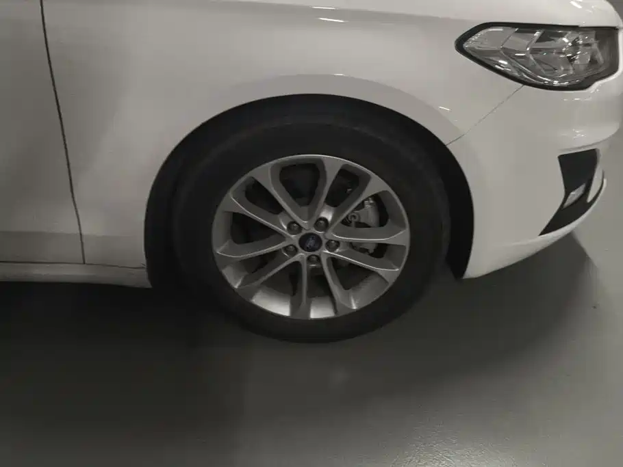 Ford Mondeo — миниатюра 6