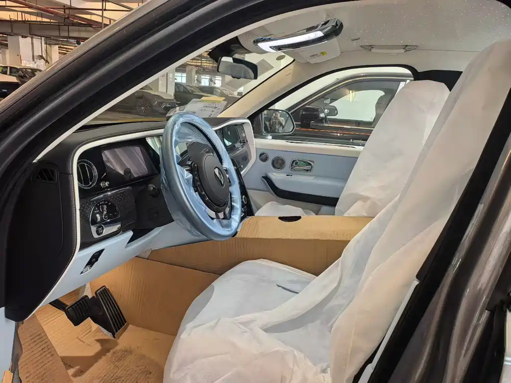 Rolls-Royce Cullinan — миниатюра 2