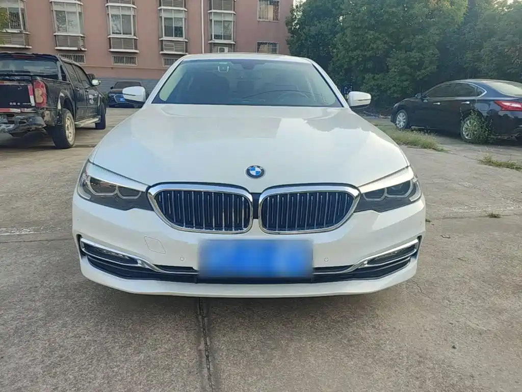 BMW 5 Series — миниатюра 3