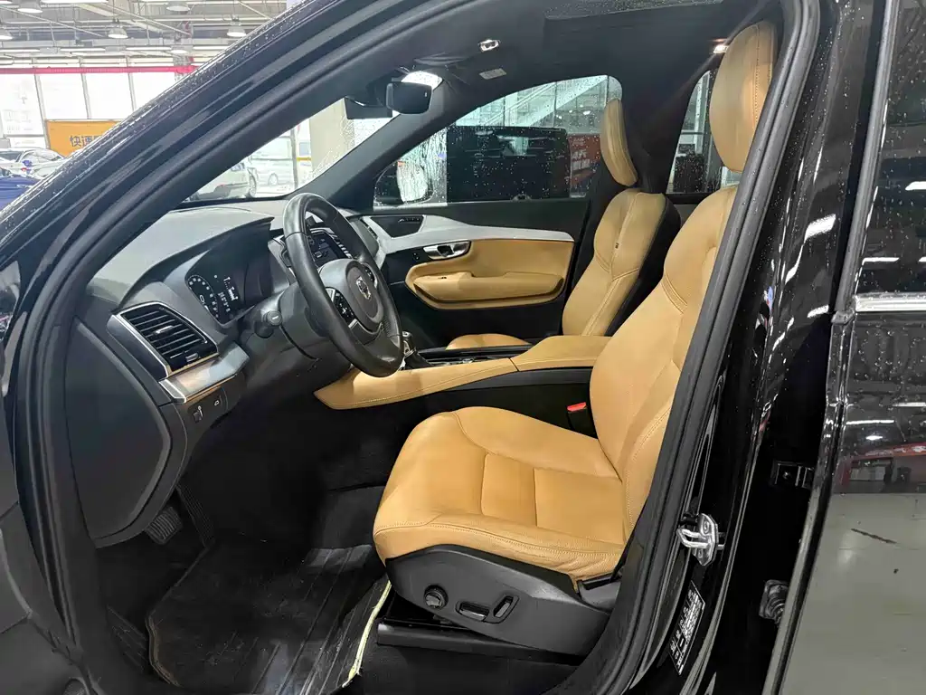 Volvo XC90 2018 T5 5 мест