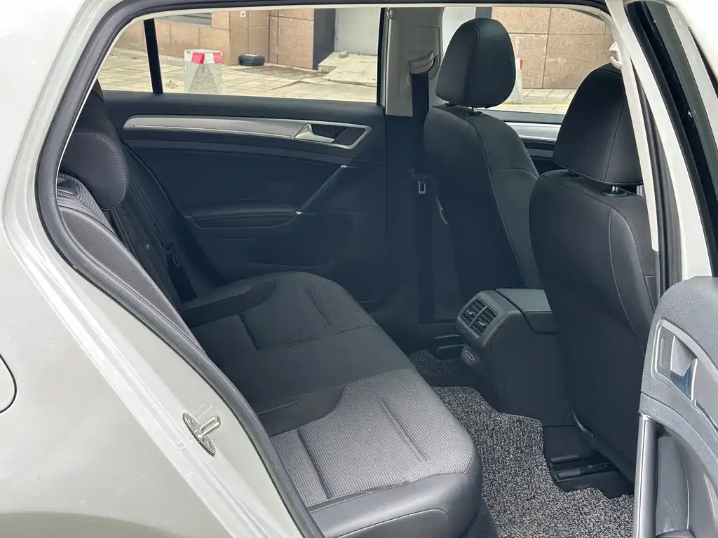 Volkswagen Golf — миниатюра 6