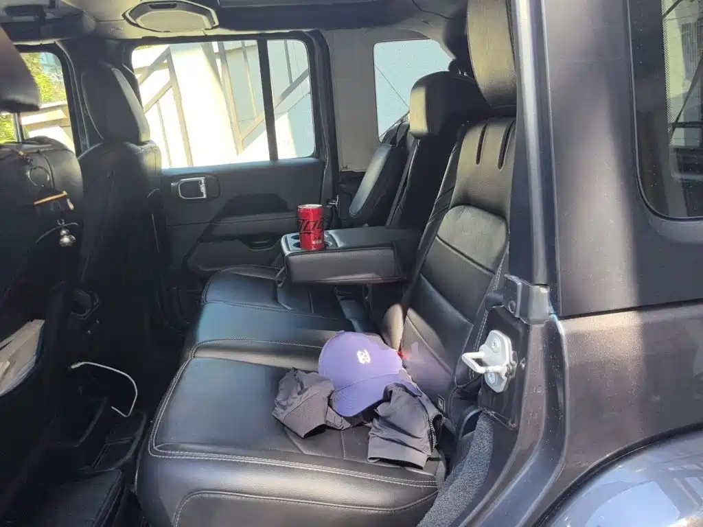 Jeep Wrangler PHEV — миниатюра 18
