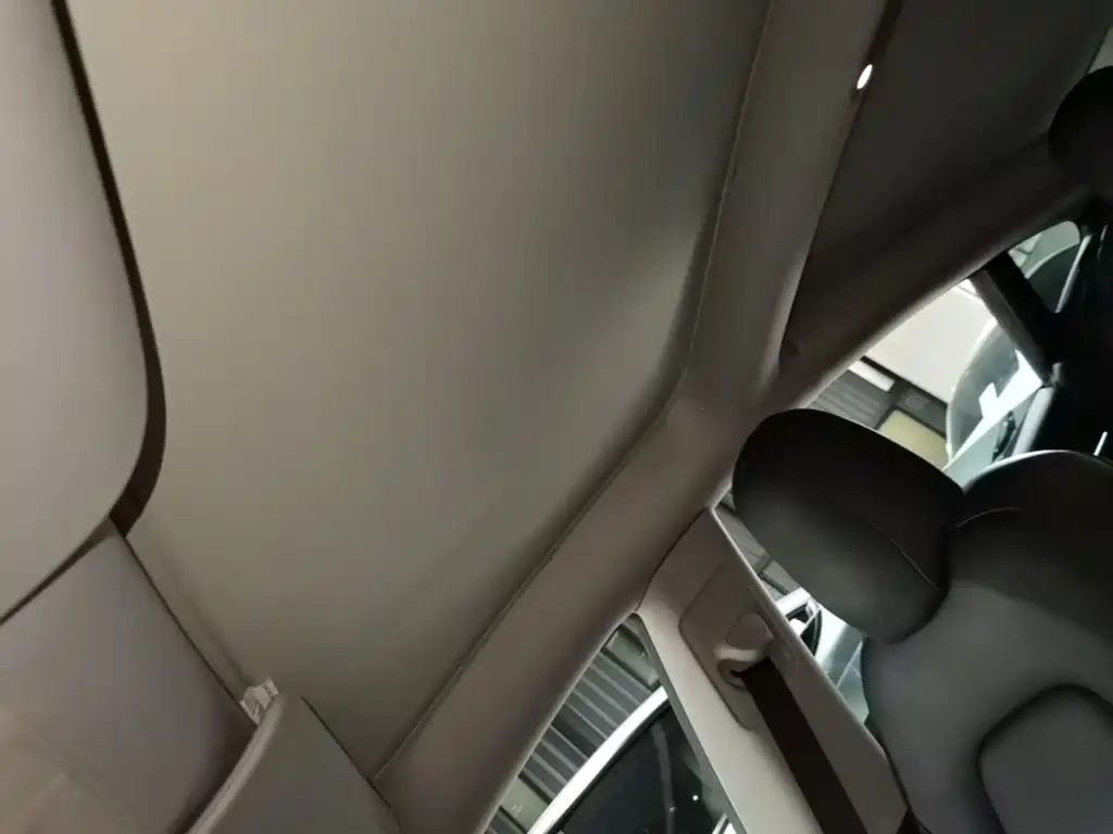 Tesla Model 3 — миниатюра 18