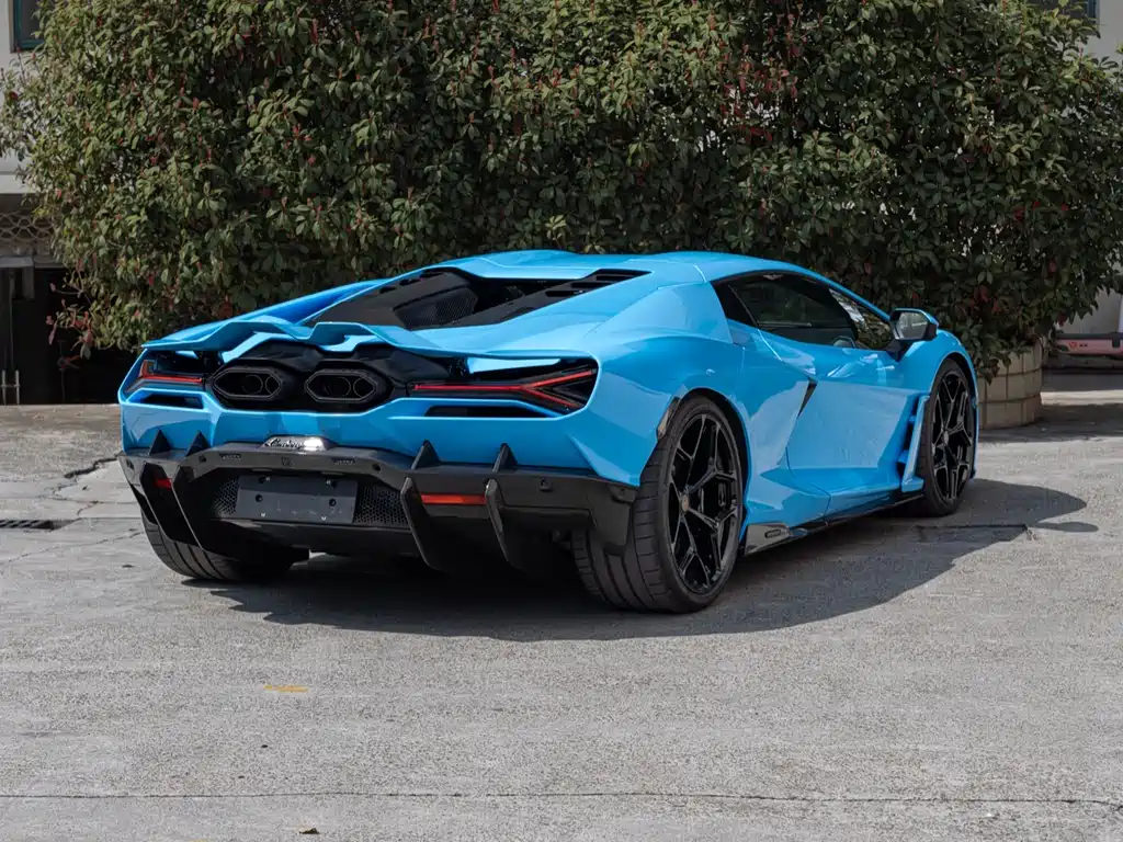 LAMBORGHINI REVUELTO