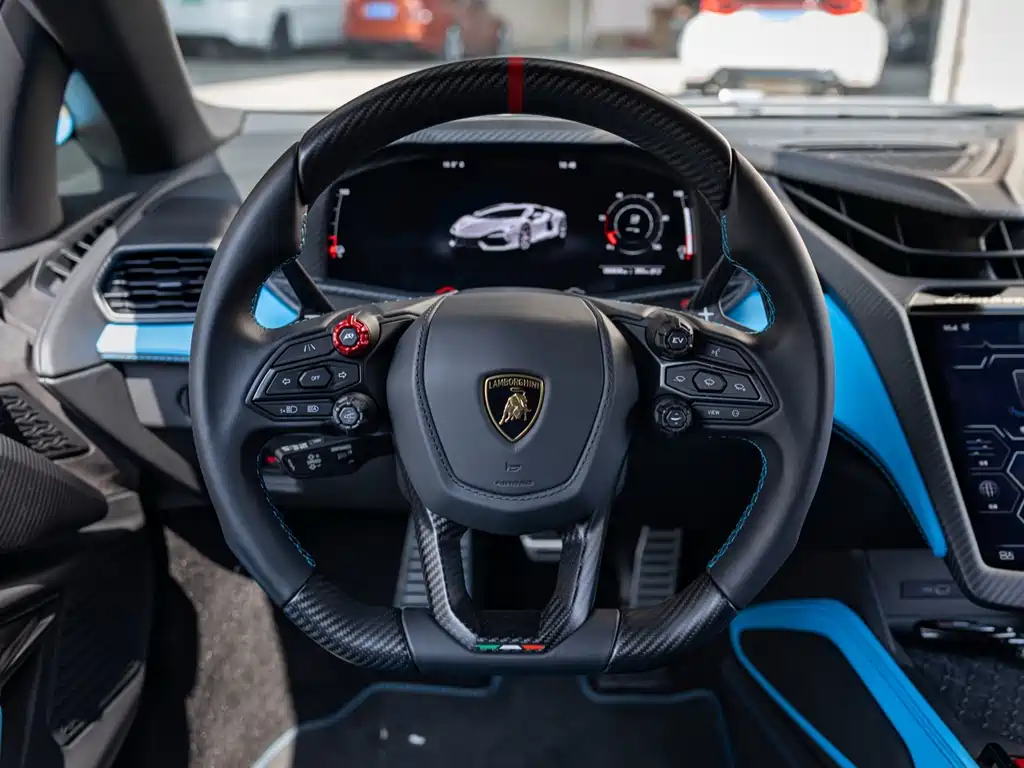 LAMBORGHINI REVUELTO