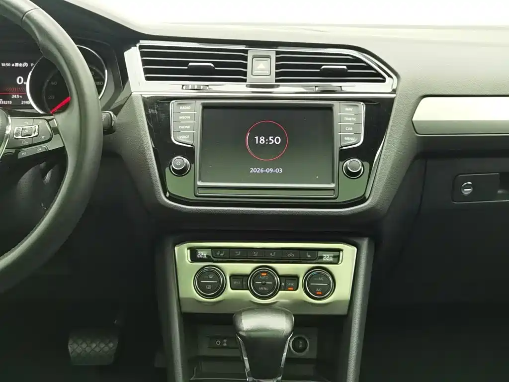 Volkswagen Tiguan L — миниатюра 12