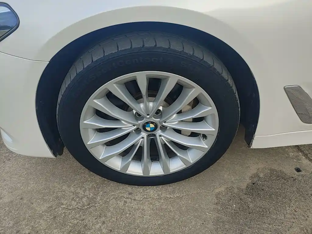 BMW 5 Series — миниатюра 23
