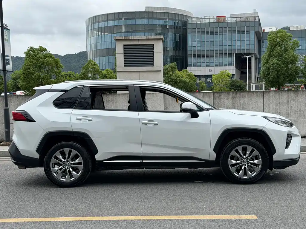 Toyota Wildlander 2021 2.0L CVT Luxury