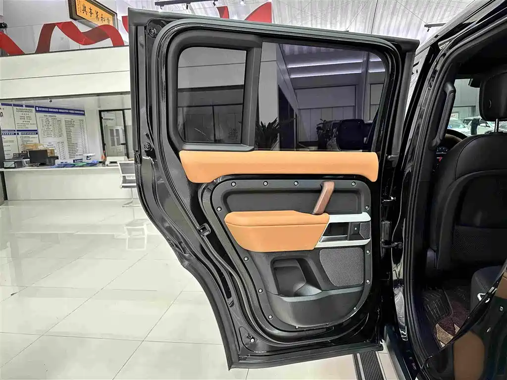 Land Rover Defender — миниатюра 25