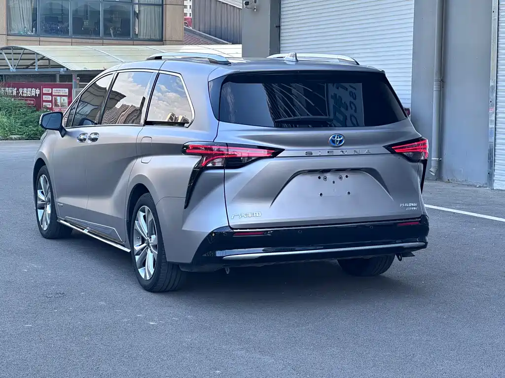 Toyota Sienna — миниатюра 13