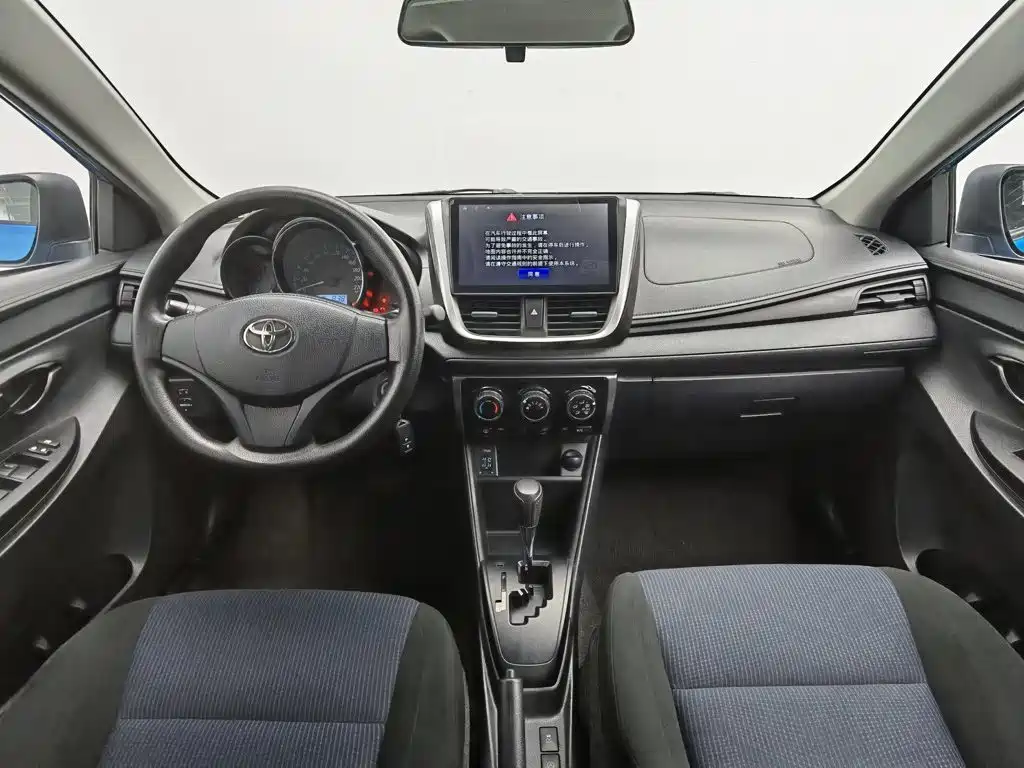 Toyota Yaris L — миниатюра 5
