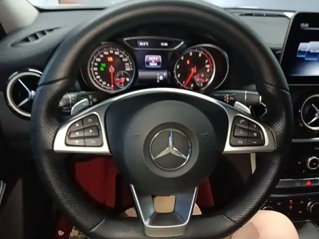 Mercedes-Benz GLA — миниатюра 10