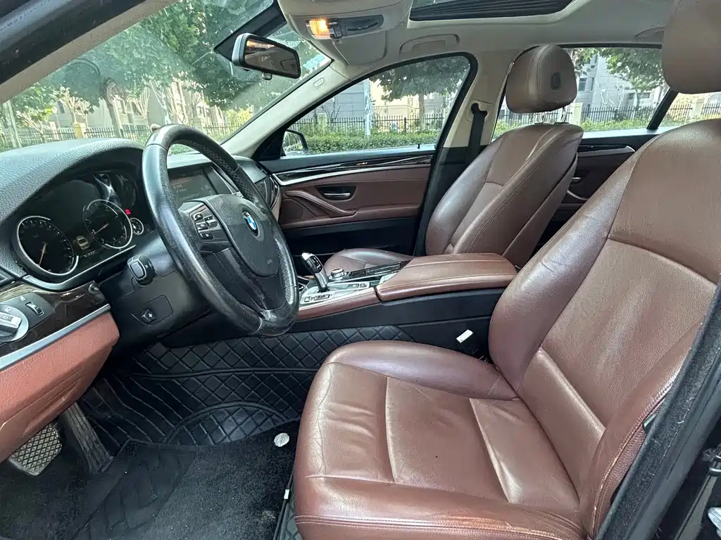 BMW 5 Series — миниатюра 4