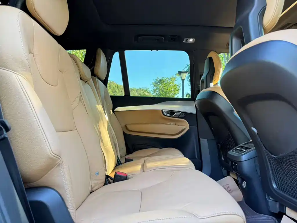 Volvo XC90 — миниатюра 22