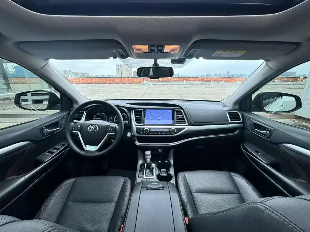 Toyota Highlander 2017 2.0T Luxury 7 мест