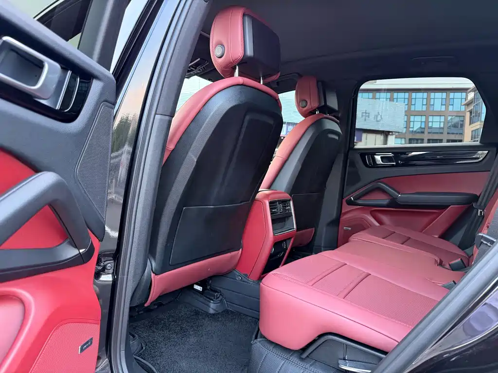 Porsche Cayenne — миниатюра 6