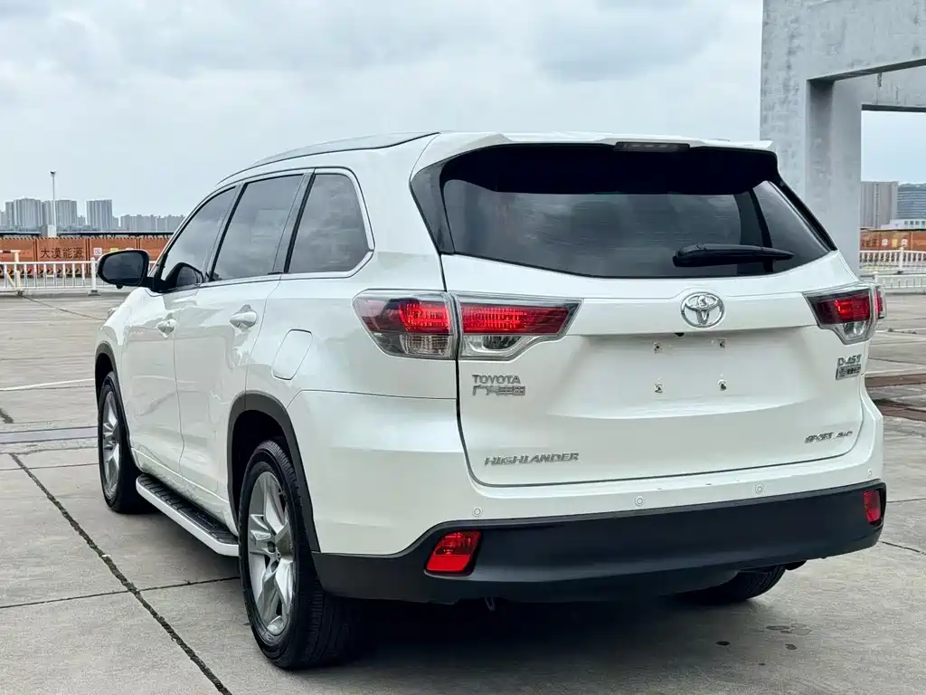 Toyota Highlander 2017 2.0T Luxury 7 мест