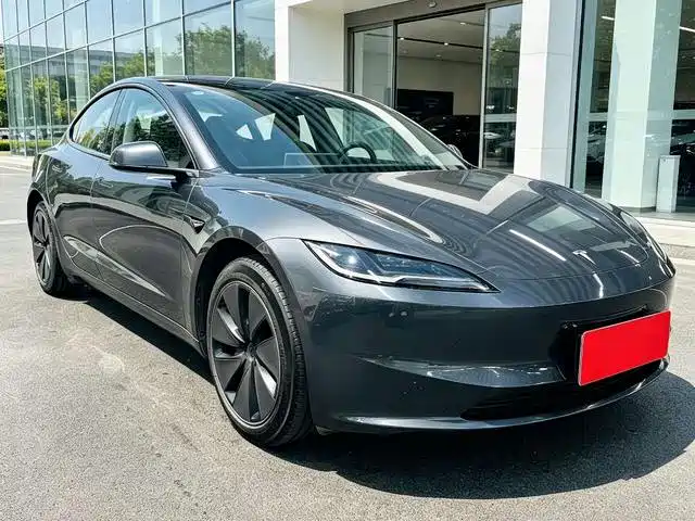 Tesla Model 3 — миниатюра 3
