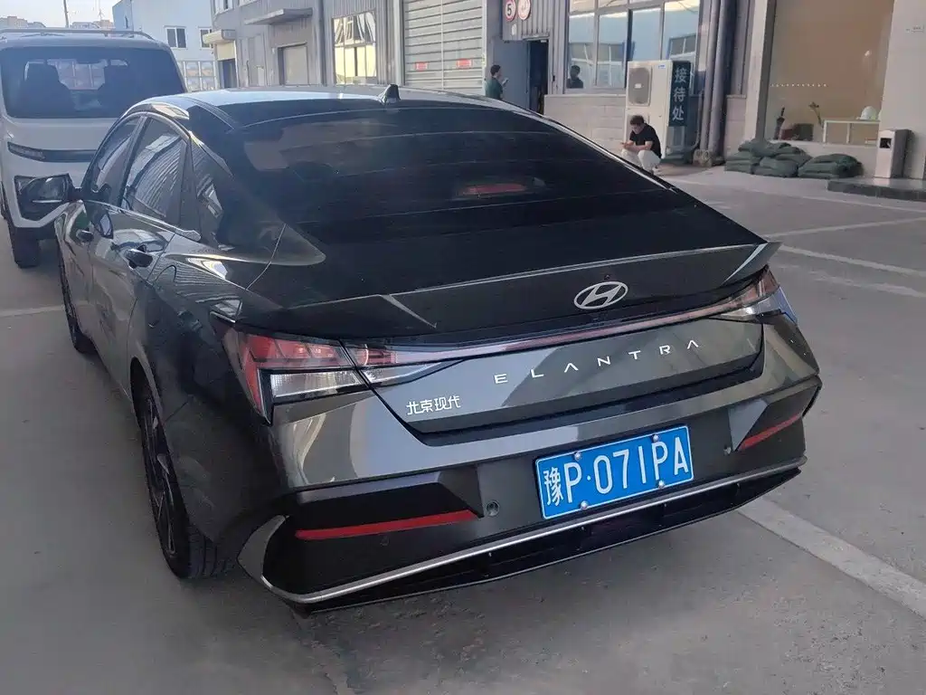 Hyundai Elantra — миниатюра 7