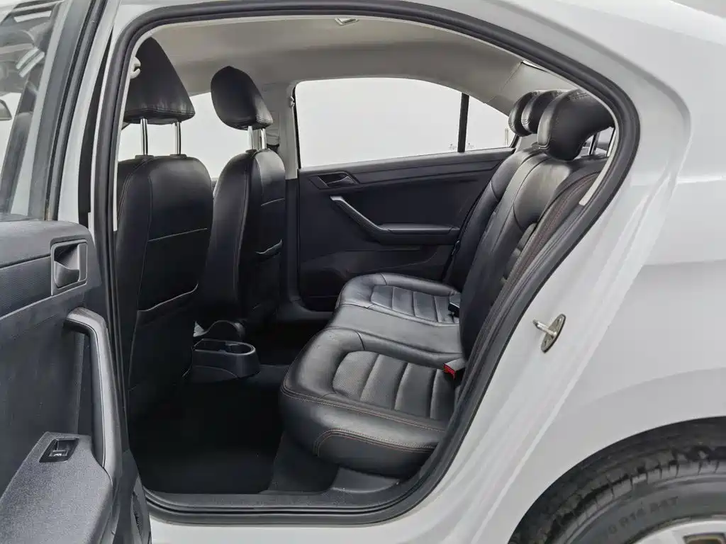 Volkswagen Jetta — миниатюра 15