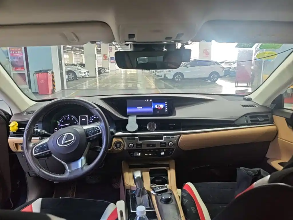 Lexus ES — миниатюра 10