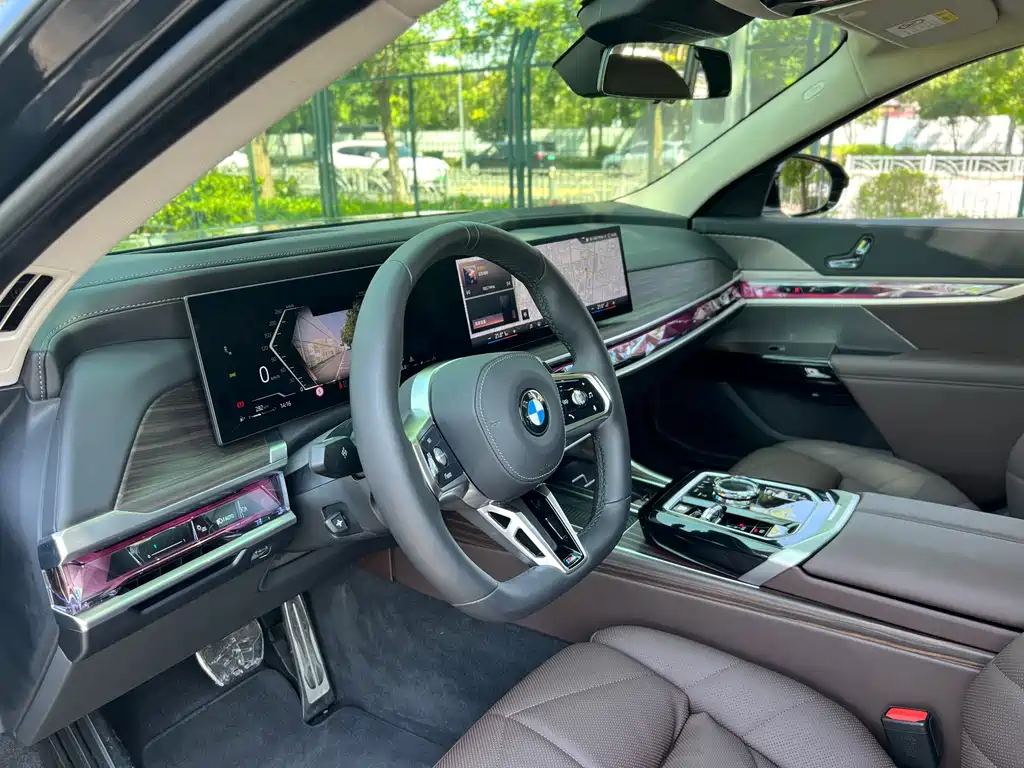 BMW 7 Series — миниатюра 9