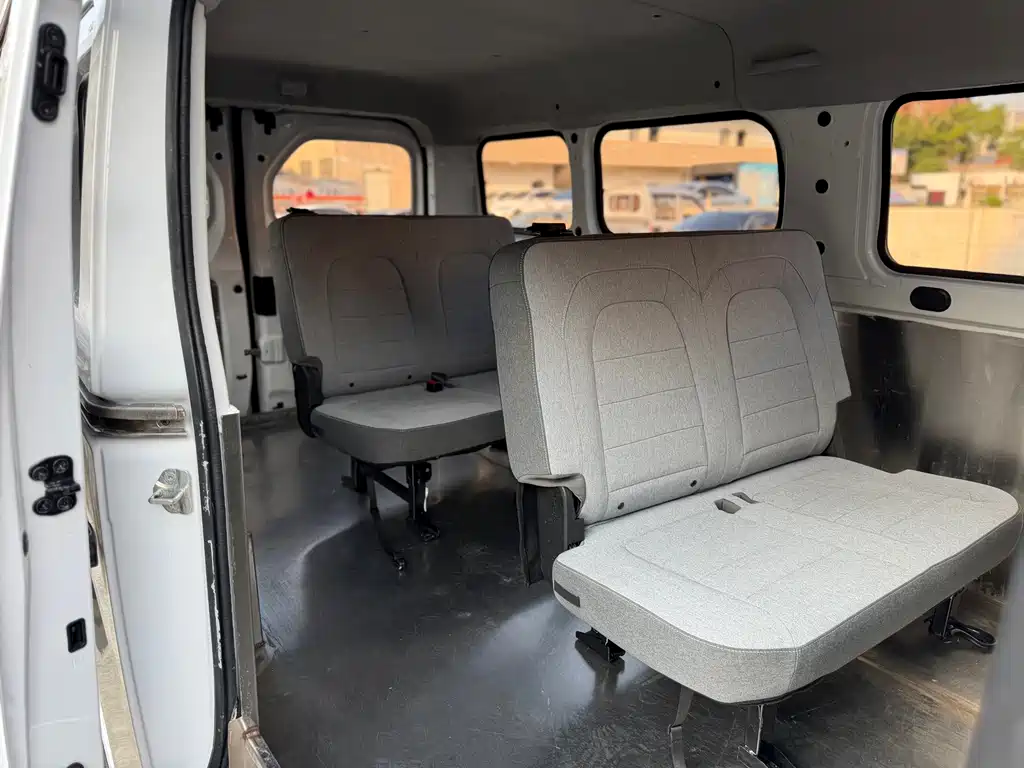 Wuling Yangguang — миниатюра 9