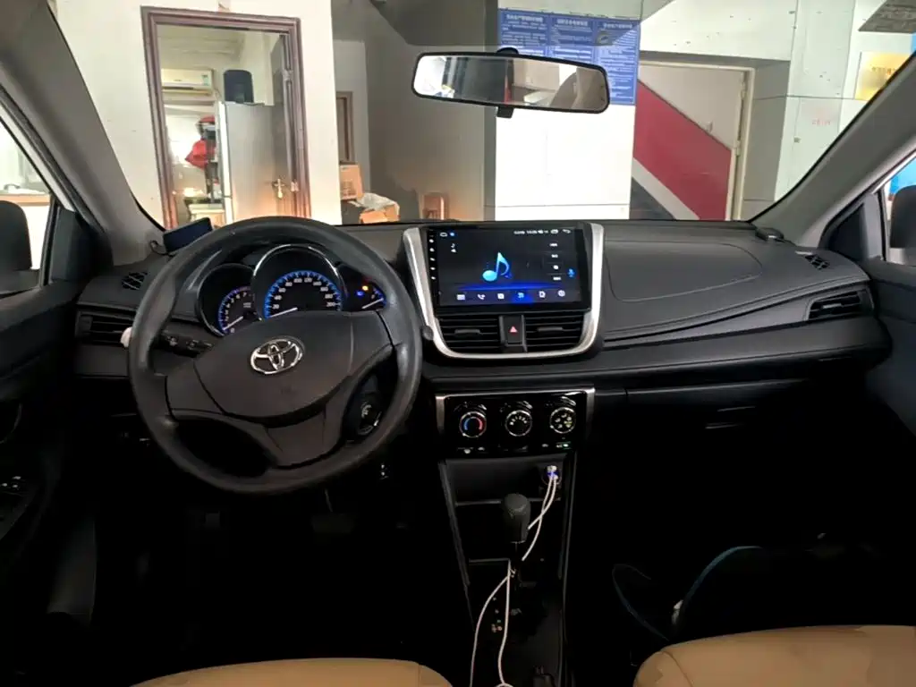 Toyota Yaris L — миниатюра 10