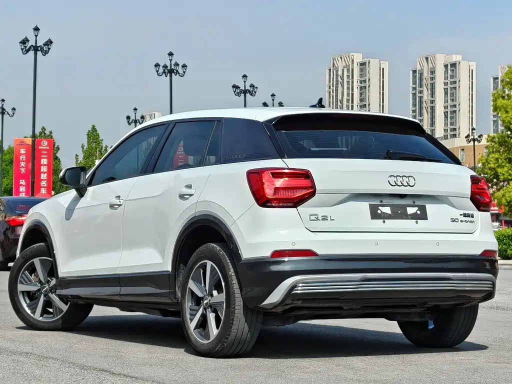 Audi Q2L e-tron — миниатюра 5