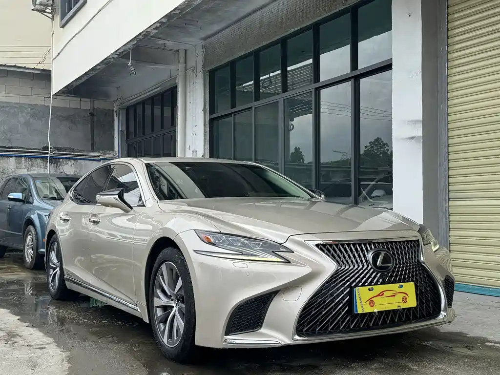 Lexus LS — миниатюра 6