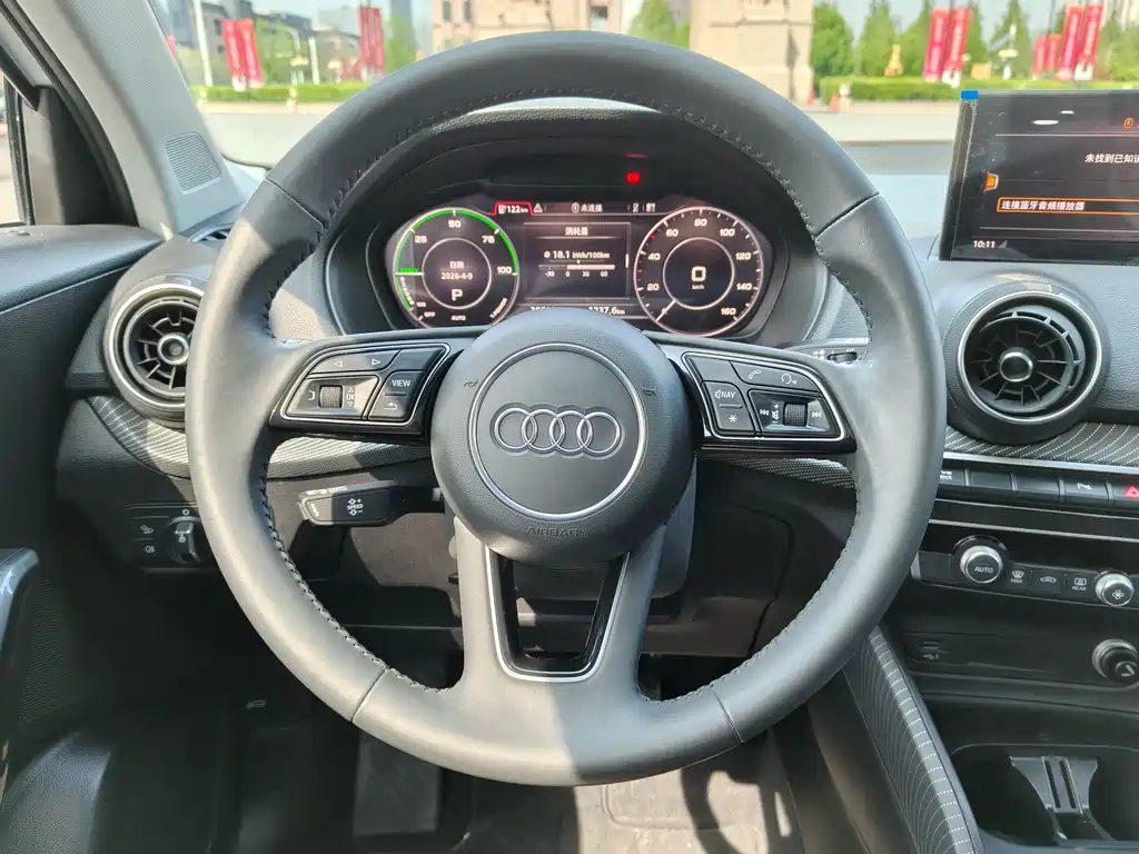 Audi Q2L e-tron — миниатюра 19