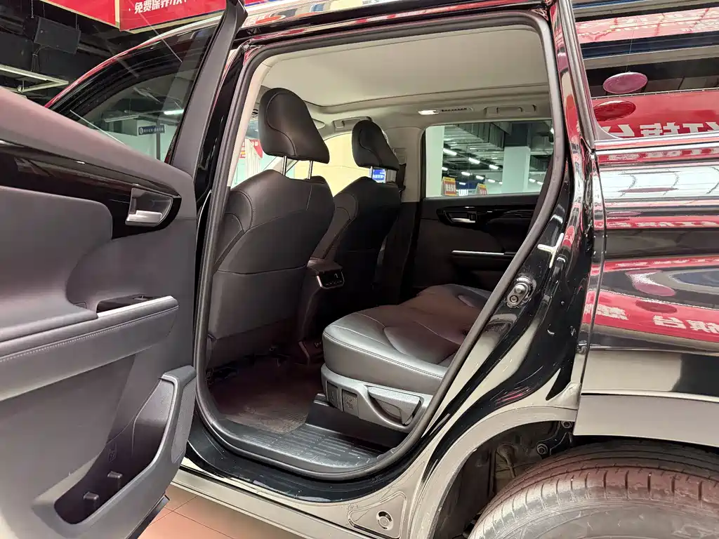 Toyota Highlander 2022 380T 7 мест