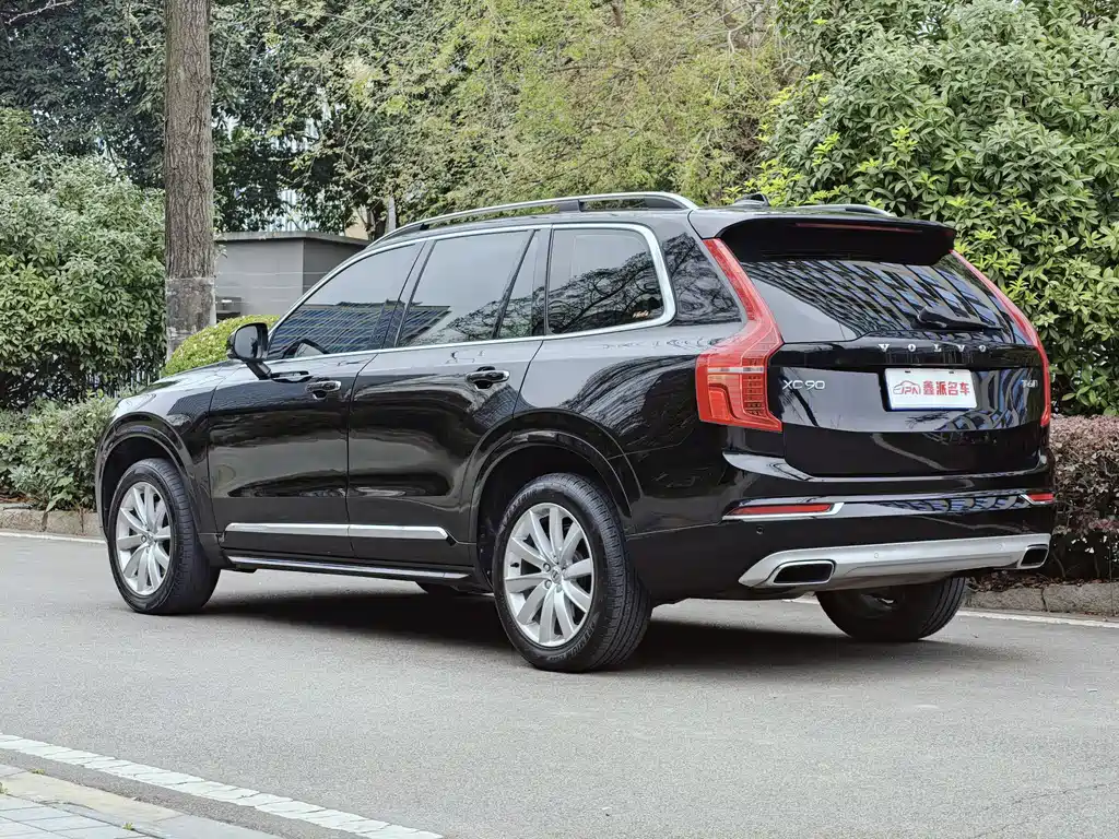 Volvo XC90 2018 T5 5 мест