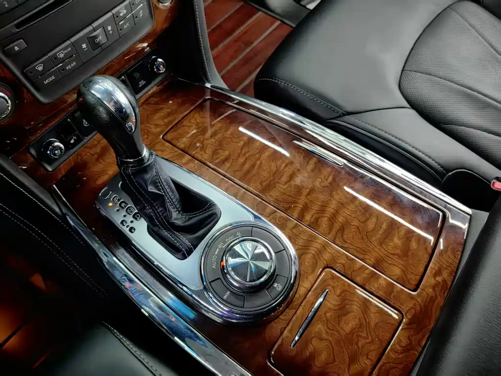 Infiniti QX80 2016 5.6L 4WD
