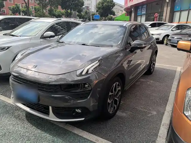 Lynk & Co 02
